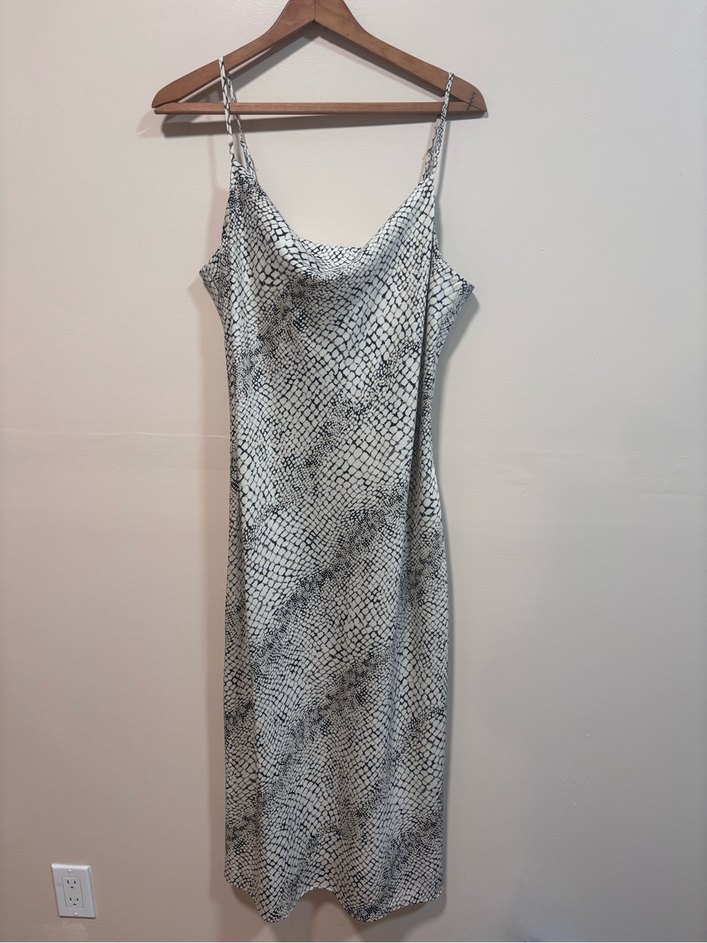 Satin Banana Republic Snake-Print Cowl Midi Dress in White and Black Large - Picture 2 of 5